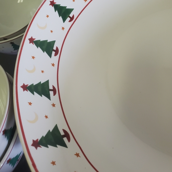 Sakura Christmas Bowls - Picture 3 of 9